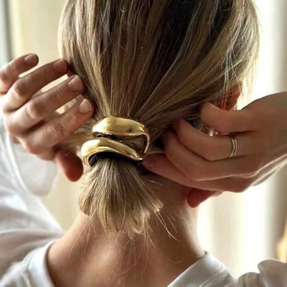 NWOT Gold Hair Tie Accessory - Picture 1 of 3